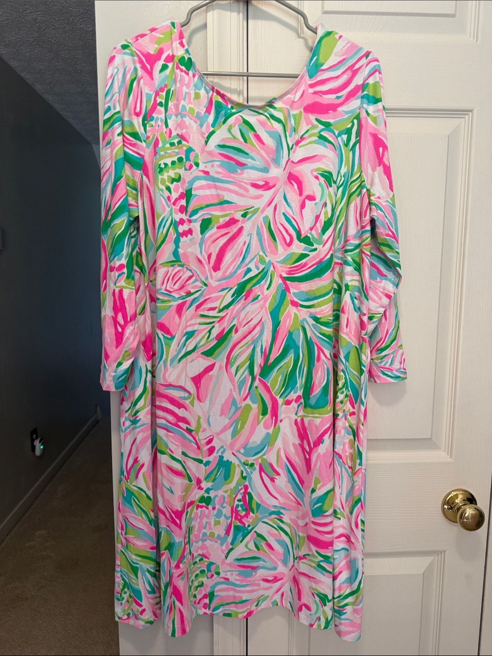 Ladies Lilly Pulitzer size XL Vibrant Pink & Green Tropical Print Shift Dress